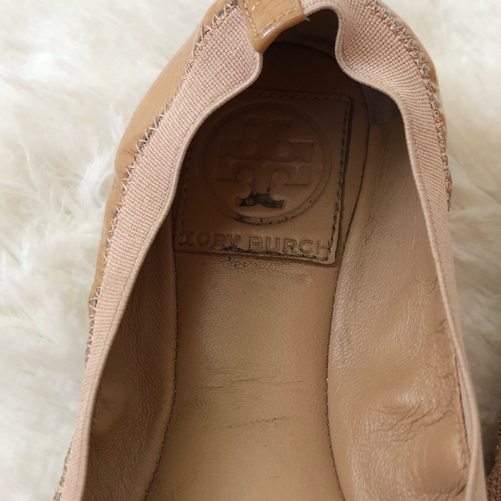 TORY BURCH • Caroline Nude Patent Leather Ballet Flats Stretch Size 5.5 - Picture 5 of 16